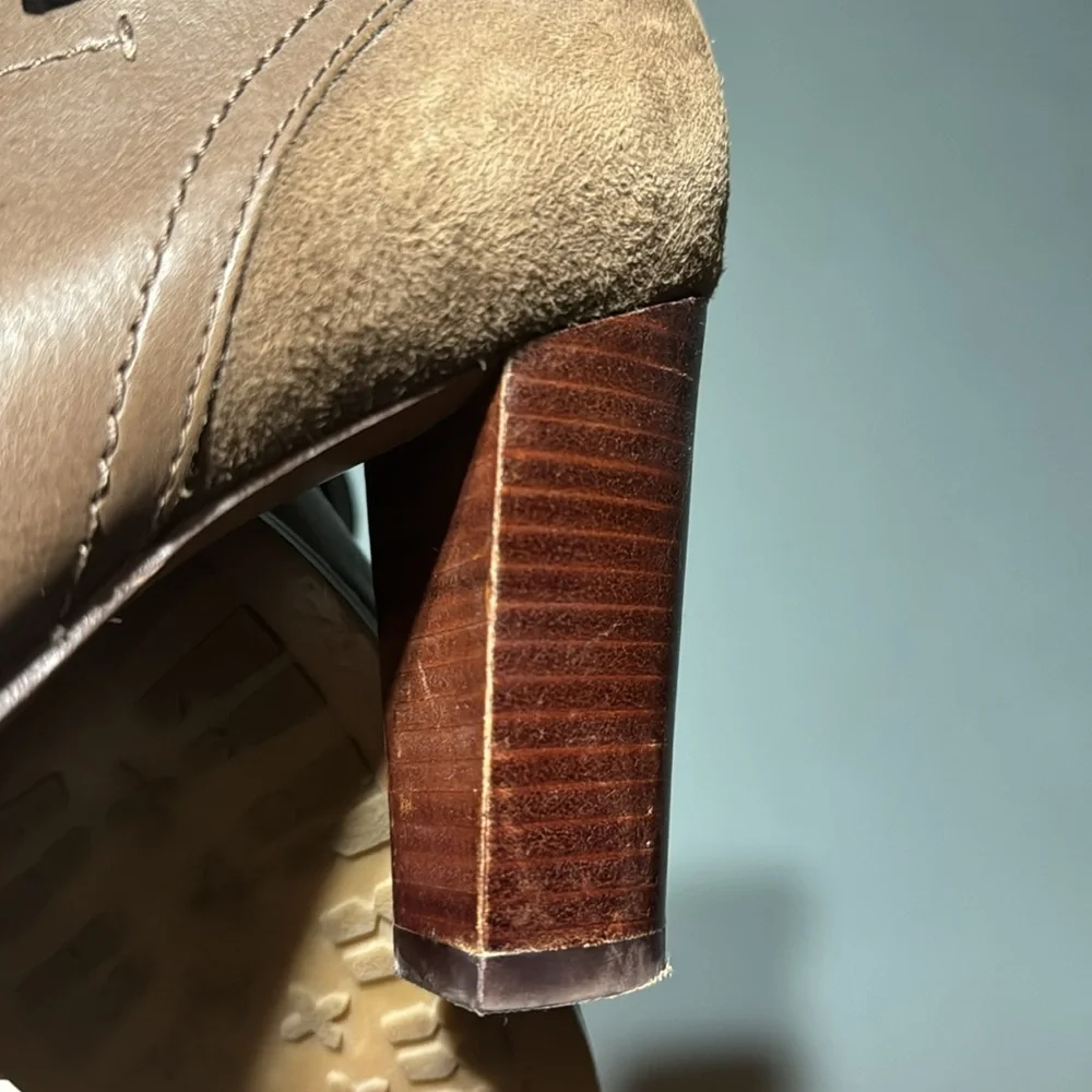 Clarks Brown 3.5” Heel Ankle Boots w Zippered Side Buckle Womens 8.5M